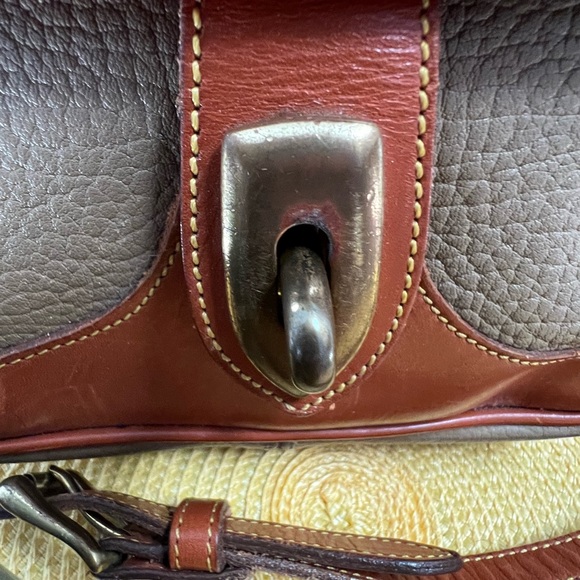 Authentic vintage Dooney & Bourke All Weather leather crossbody purse - Picture 2 of 16